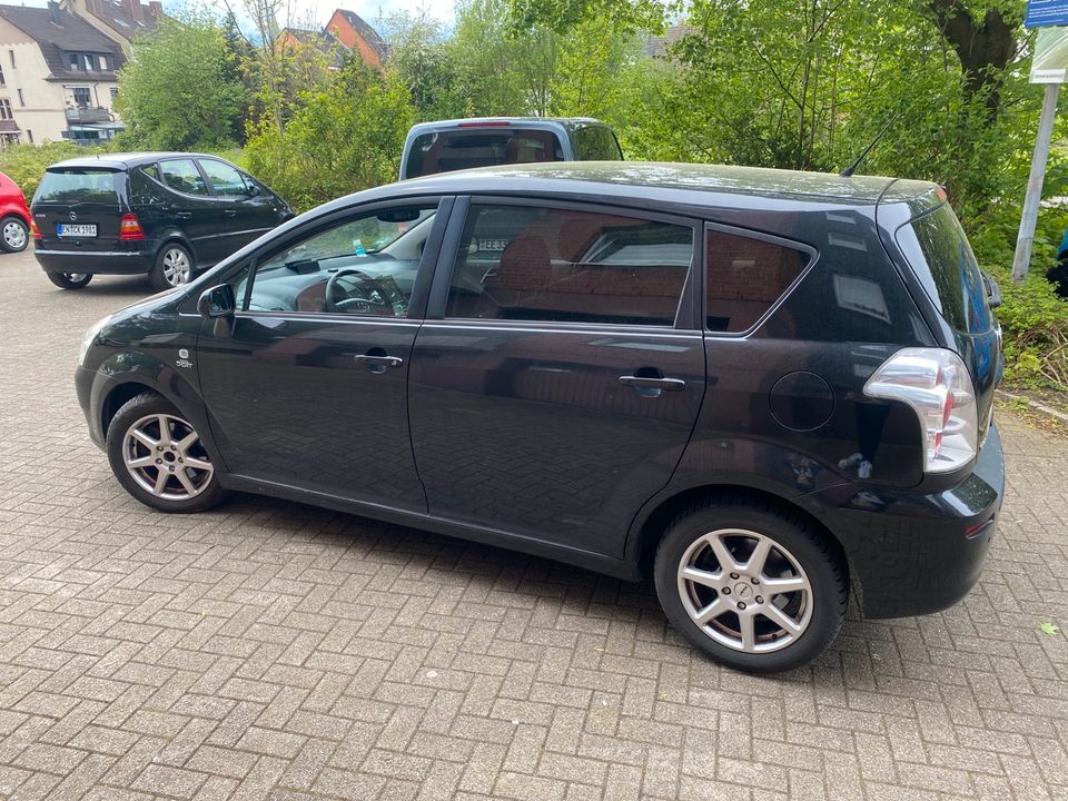 Toyota Corolla Verso 2.2 D-CAT TÜV NEU KLIMA SERVO ANDROID 7 SITZ in Bochum