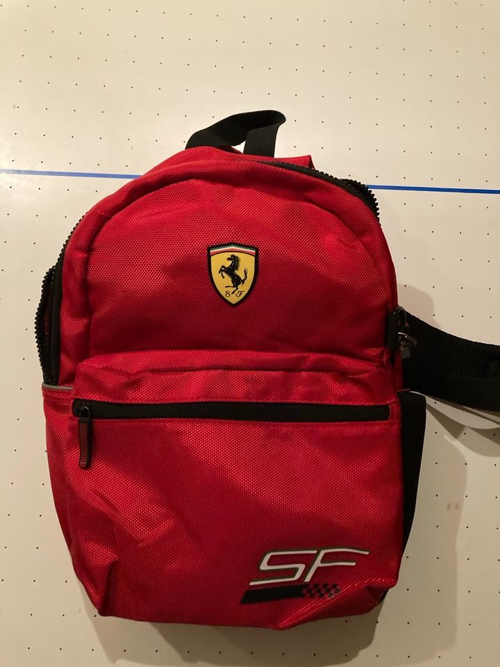 Kinderrucksack rot von Ferrari in Neufahrn