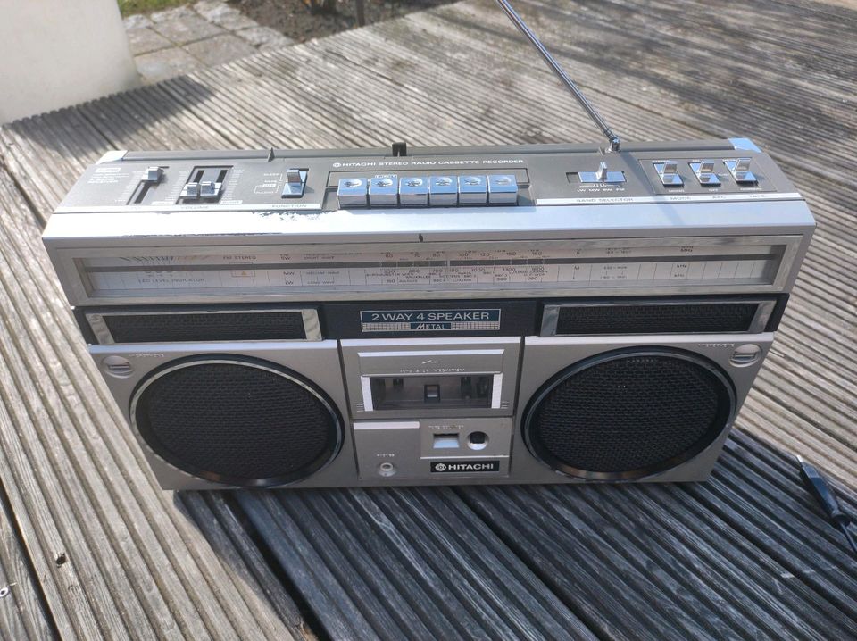 Hitachi - TRK-725 OE - Ghettoblaster - Boombox-Radio und Kassette in Mildstedt