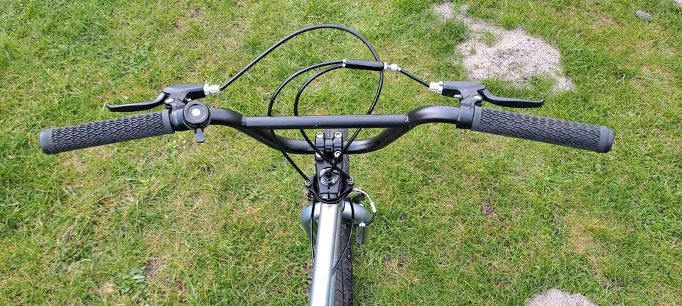 Biete silbernes  20'' zoll BMX Rad von Dynabike an in Bremen