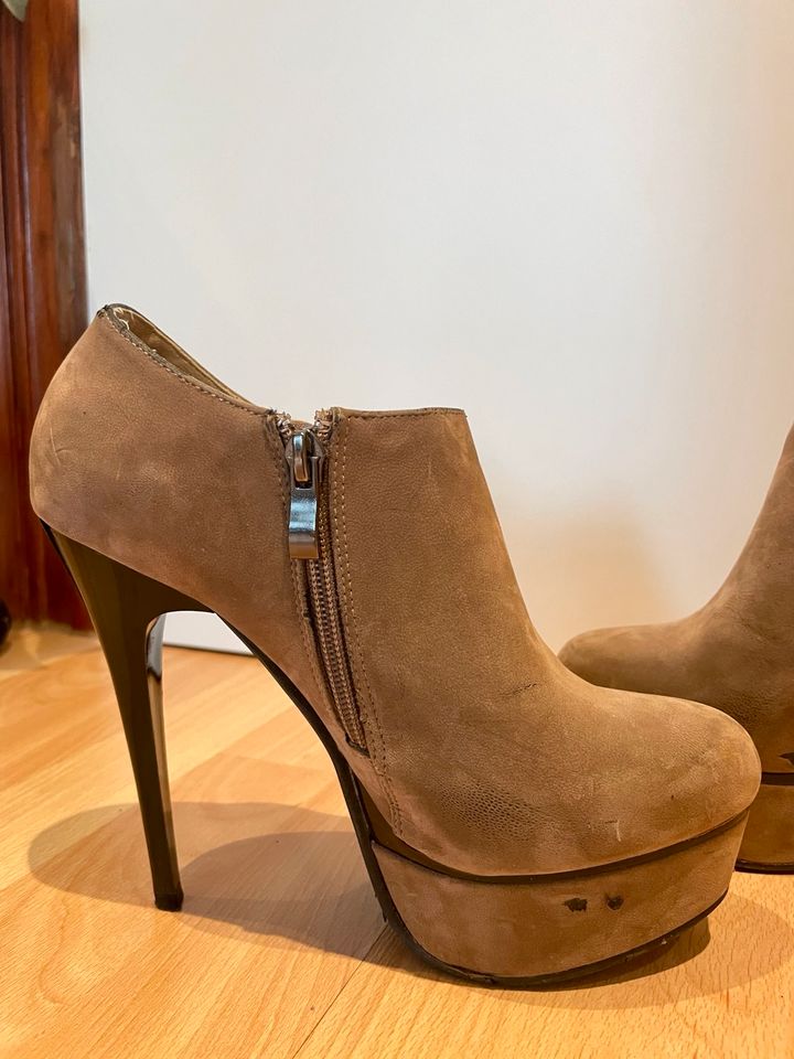 Plateau High Heels mit Reißverschluss Gr 38 Braun in Leipzig