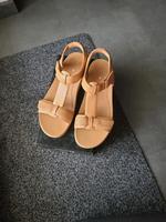 NEU ❤️ Clarks Sandalen Gr. 39,5 Niedersachsen - Uelzen Vorschau