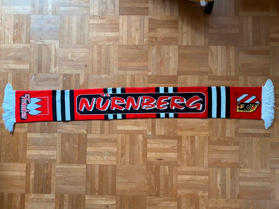 1. FCN Club Nürnberg Fanartikel, Ball, Poster signiert, Schal in Neustadt