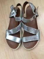 ORG Inuovo schöne Sandalen Schuhe Gr 38 Silber Hessen - Linden Vorschau