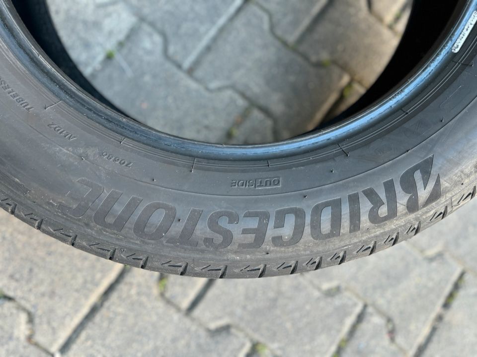 2 Sommerreifen Bridgestone 225/60R18  104W in Wiesbaden