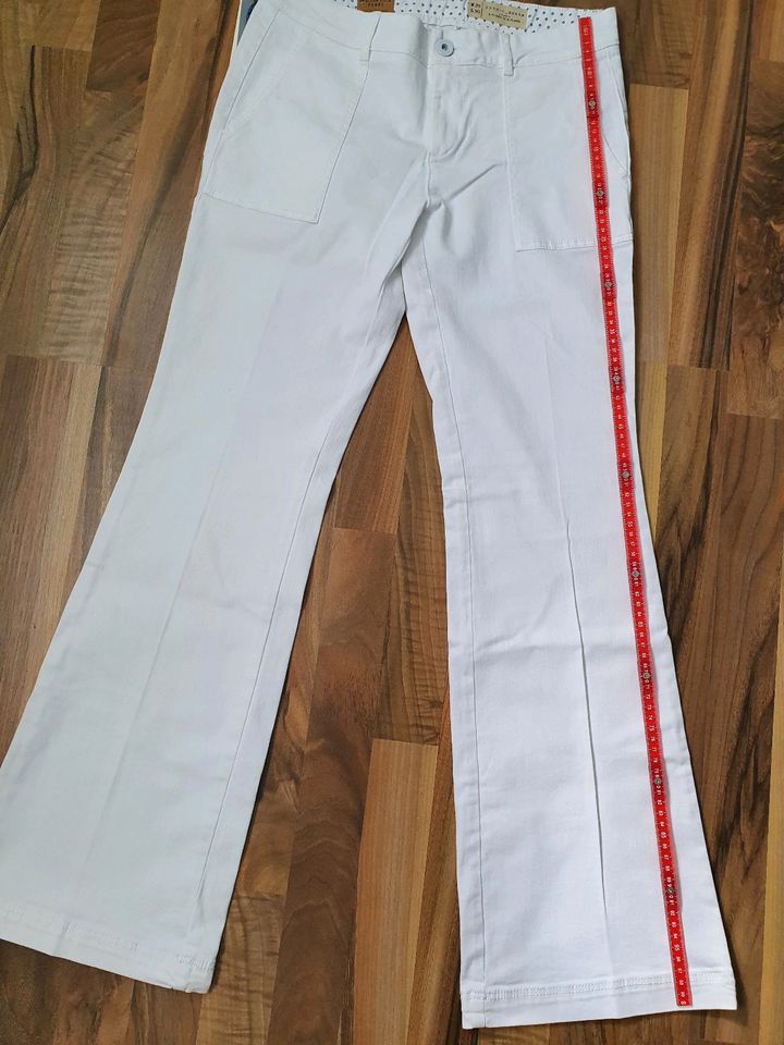 Schicke stretchige weiße Jeans von Esprit, Größe 29/30 in Mittenaar