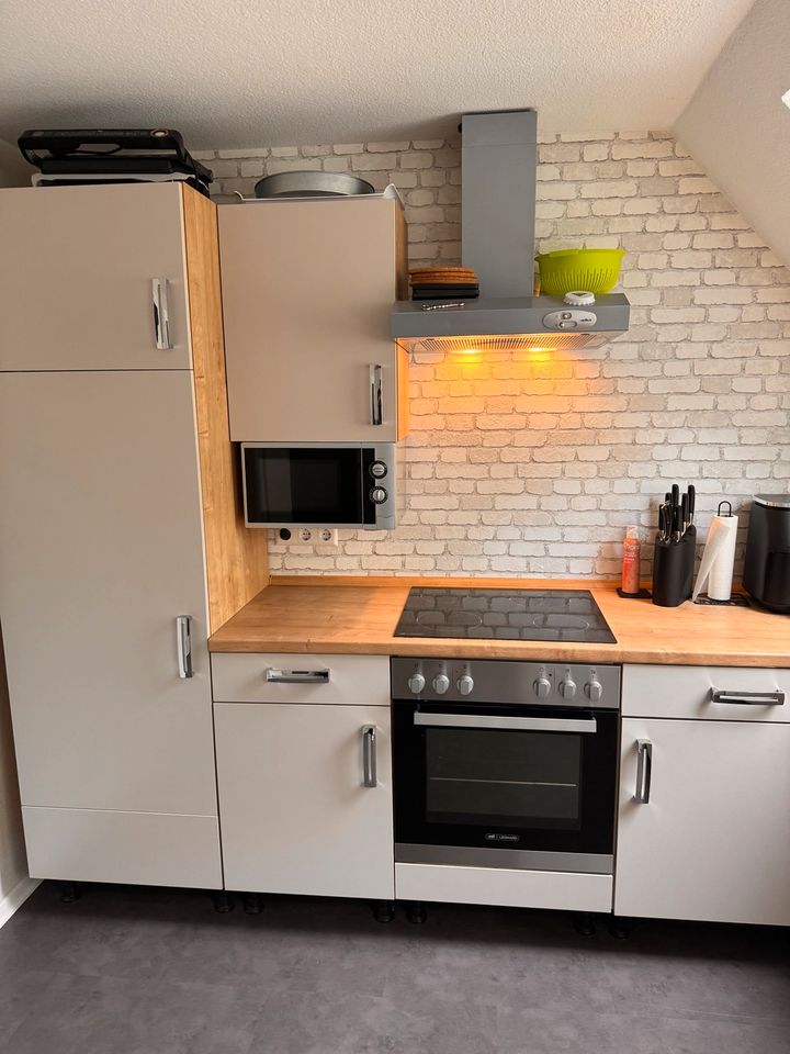 Küche mit E Geräten in Schapen
