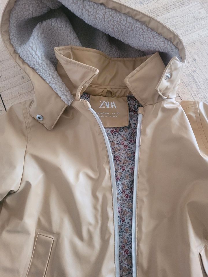 Zara Regenjacke gefüttert Gr 110 beige in Gießen