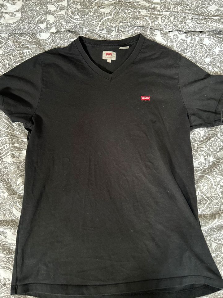 Levi’s T-Shirt V-Ausschnitt S / 36 in Wuppertal