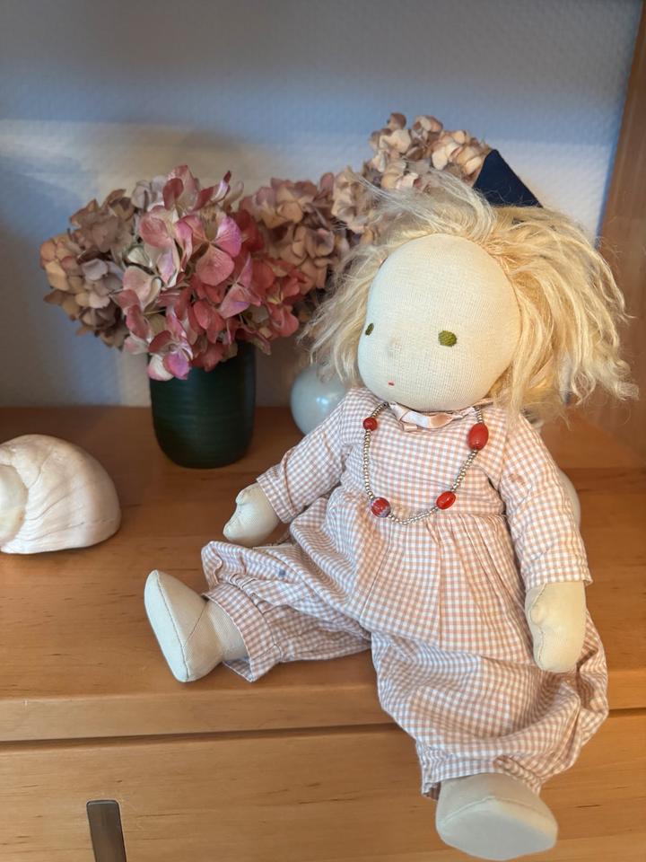 Kösen Frieda Gliederpuppe Waldorfpuppe Stoffpuppe Montessori in Teltow