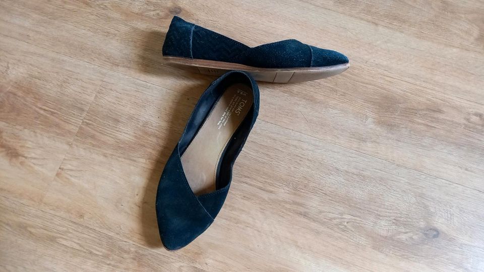 Ballerina von TOMS - Gr. 41 schwarz 9,5 Echt Leder in Bautzen