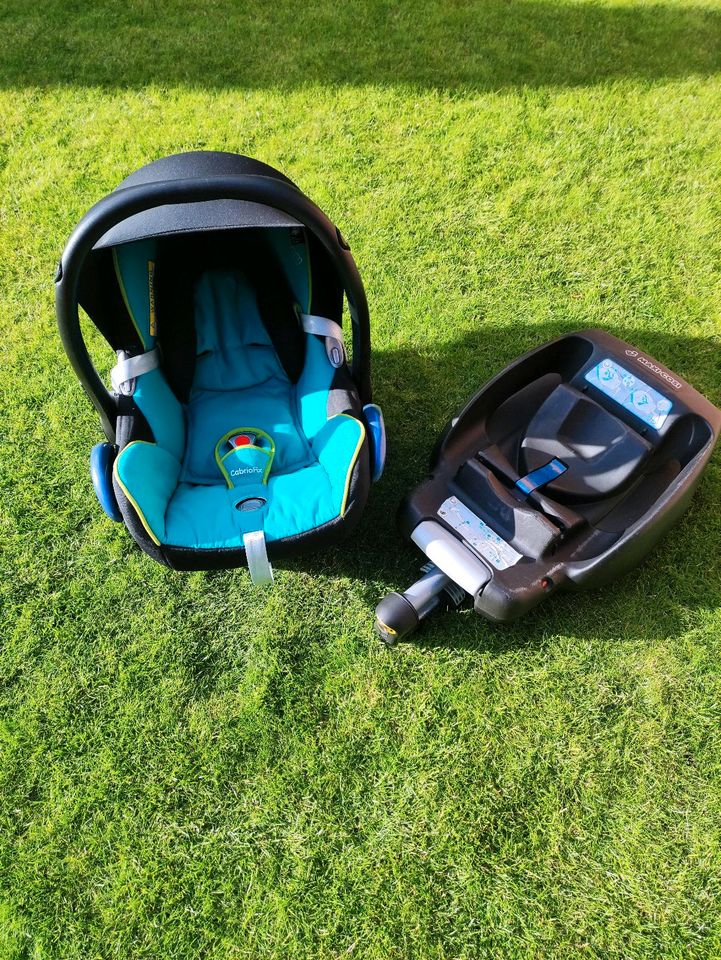 Maxi Cosi Cabrio Fix + Isofix Station in Plate