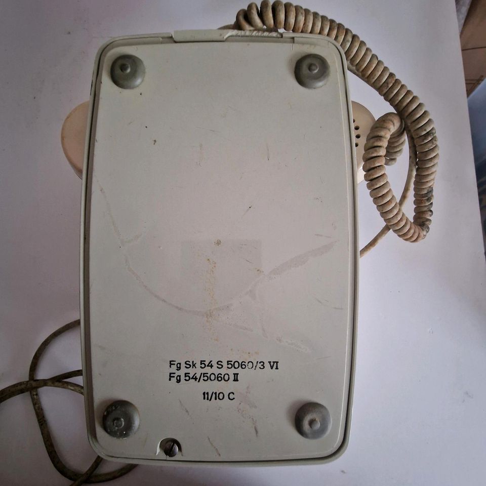 Historisches SIEMENS Wählscheiben Telefon mit Zähler grau in Calden