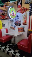 Dinerbänke ro/weiß + Diner Tisch Küche Rockabilly Gewerbe Möbel Nordrhein-Westfalen - Mülheim (Ruhr) Vorschau