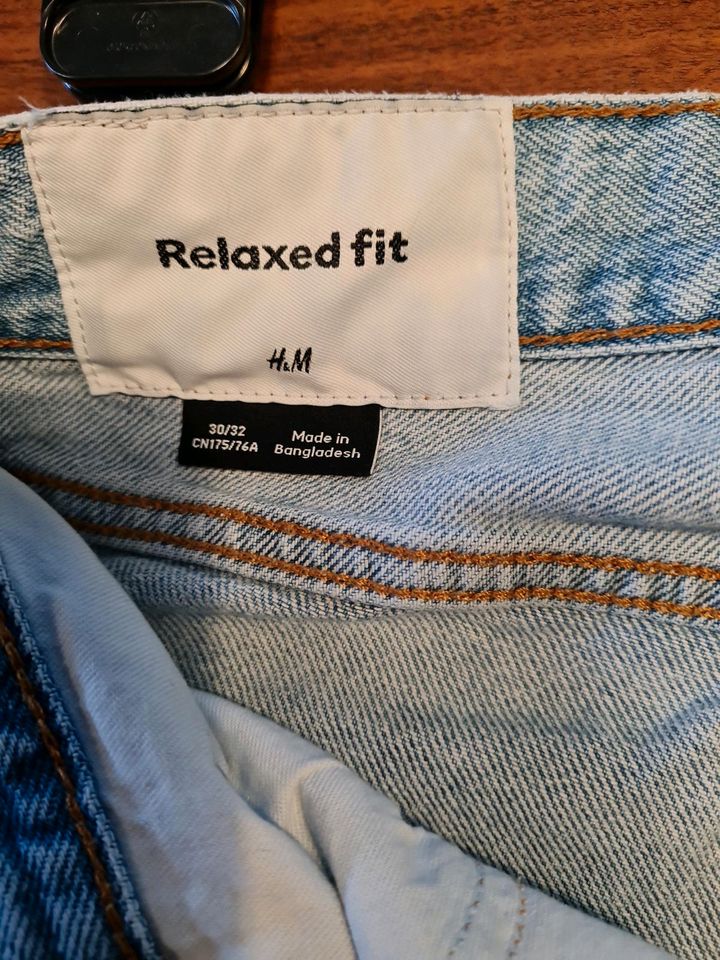 H&M Jeans Relaxed fit Größe 30/32 in Heddesheim