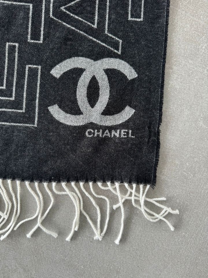 Original Chanel Cashmere Stola in Traunreut