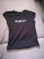 NA-KD Schwarzes T-Shirt mit hellbauem Darlin' Print Gr. S - M München - Hadern Vorschau