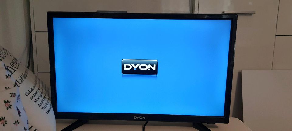 Dyon Live 22 Pro Full HD Fernseher mit Fernbedienung in Stromberg
