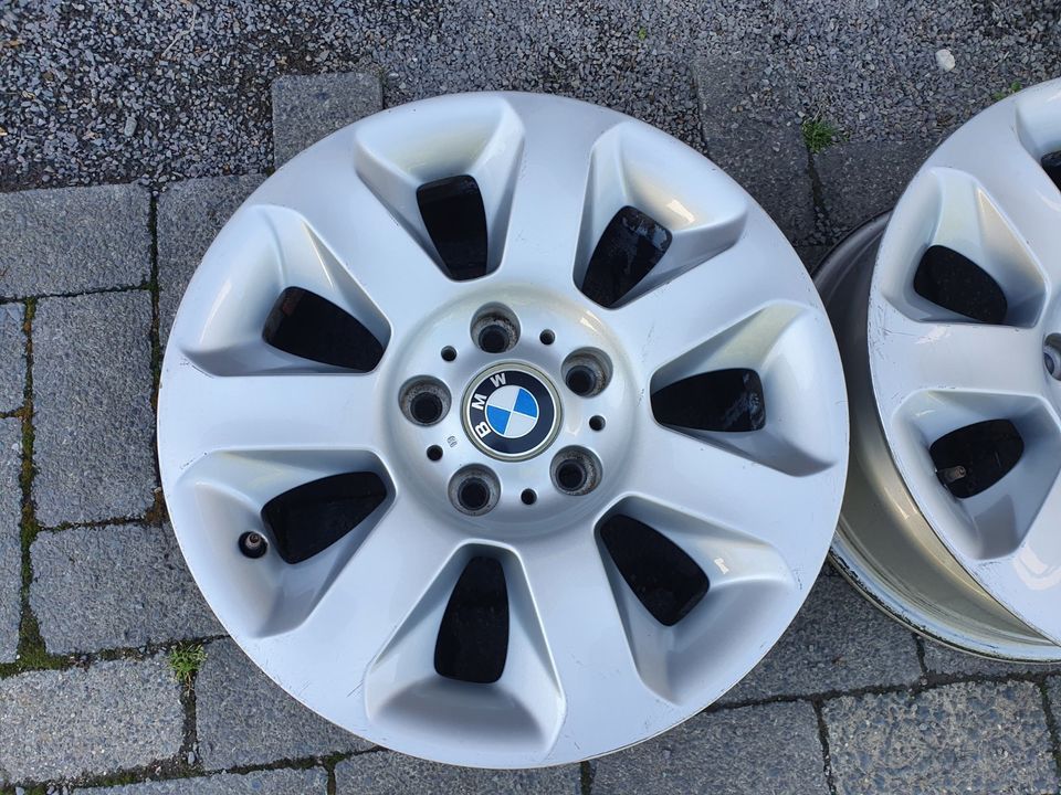 Original BMW Alufelgen 5 er E60 Limousine E61 Touring 6758774 in Drolshagen