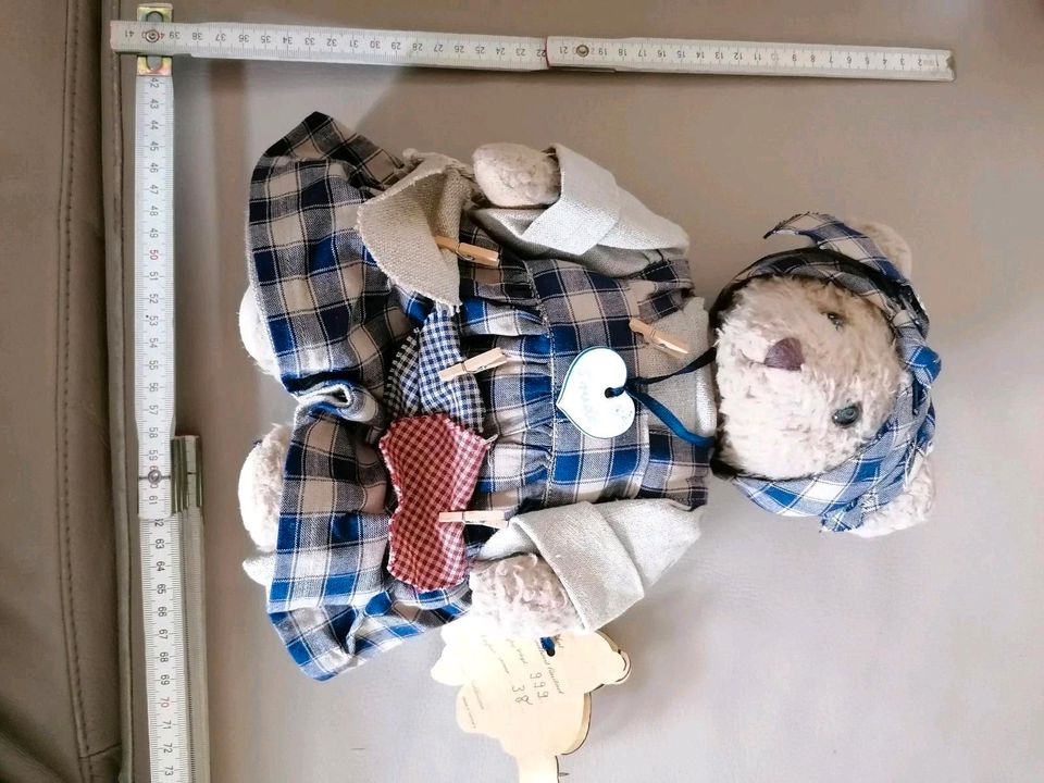 2 Teddybären von Ursula Gehlmann suchen neues Zuhause in Mettmann