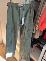 Cargo Hose Bershka Gr. 36 Neu mit Etikett verstellbar Berlin - Charlottenburg Vorschau