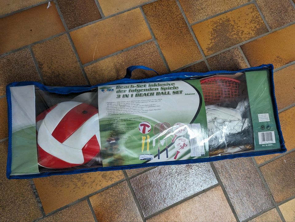 Beach Ball Set Volleyball Netz Ballpumpe neu in Neuenstadt