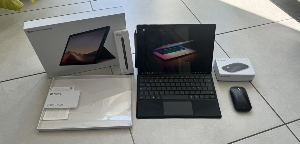 Microsoft Surface Pro 7 - i7 16GB 265GB in Rheinau