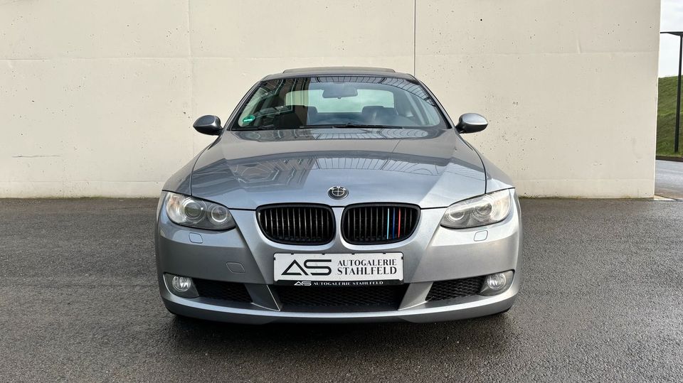 BMW 320i e92 Motor klackert Xenon/Navi/Sdach/Schalter/Teillleder in Bielefeld