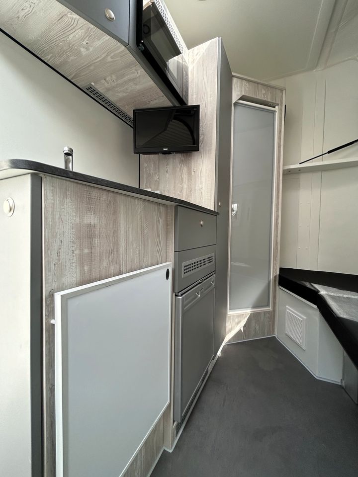 Pferdetransporter JL Trailer  Neues Modell 3 Pferde mit Wohnung in Seligenstadt