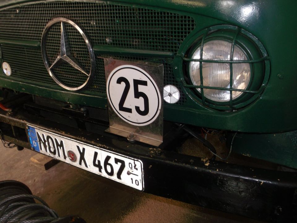 Unimog 404.1 Daimler-Benz Zugmaschine (Diesel) in Bodenfelde