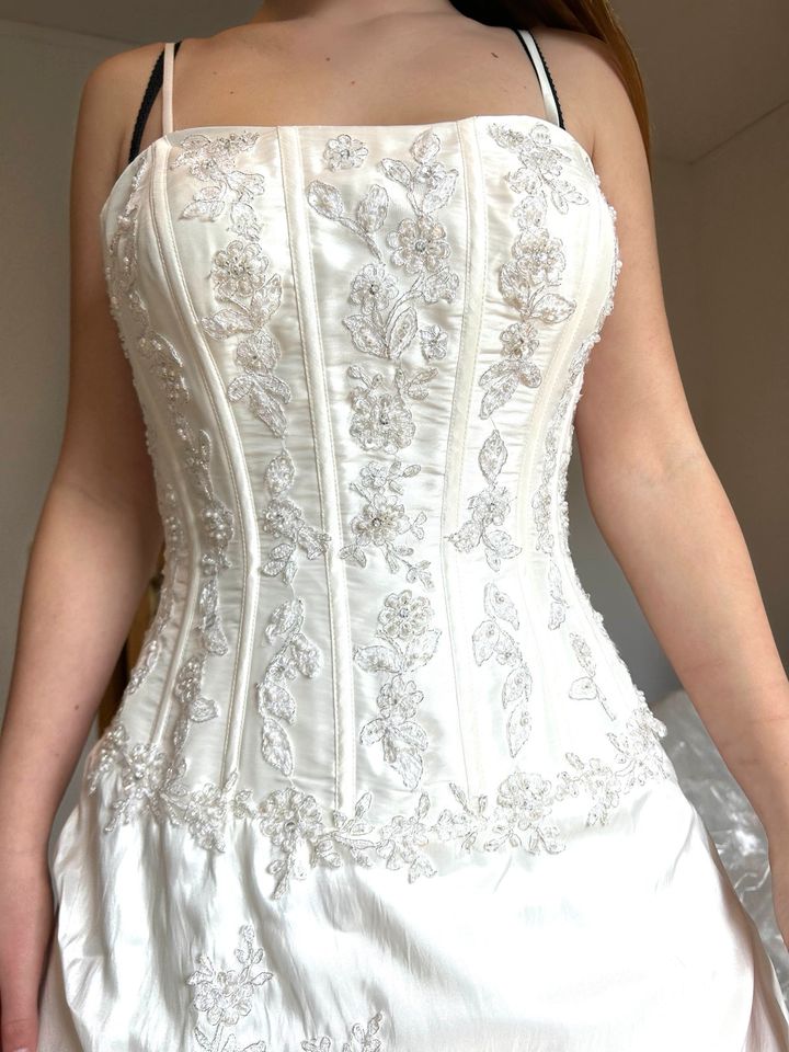 Hochzeitskleid in der Farbe Ivory in Essen