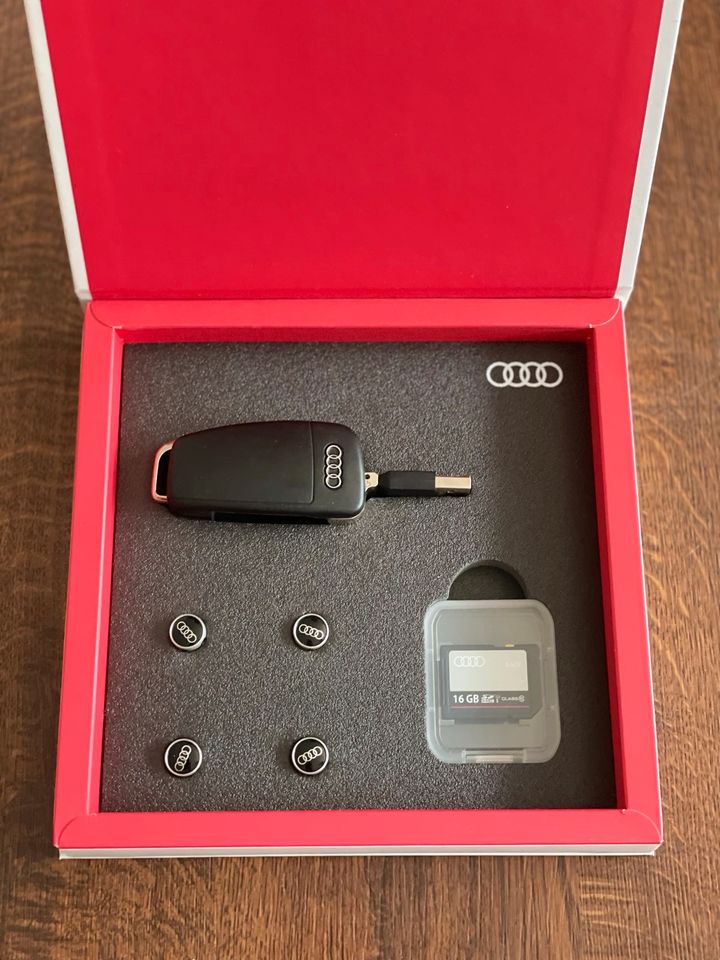 Audi Accessories Box / Audi USB Stick VAG JP Performance in Baden