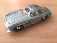 Mercedes Benz 300 SL in silbern Burago Maßstab 1/24 Rheinland-Pfalz - Kaiserslautern Vorschau