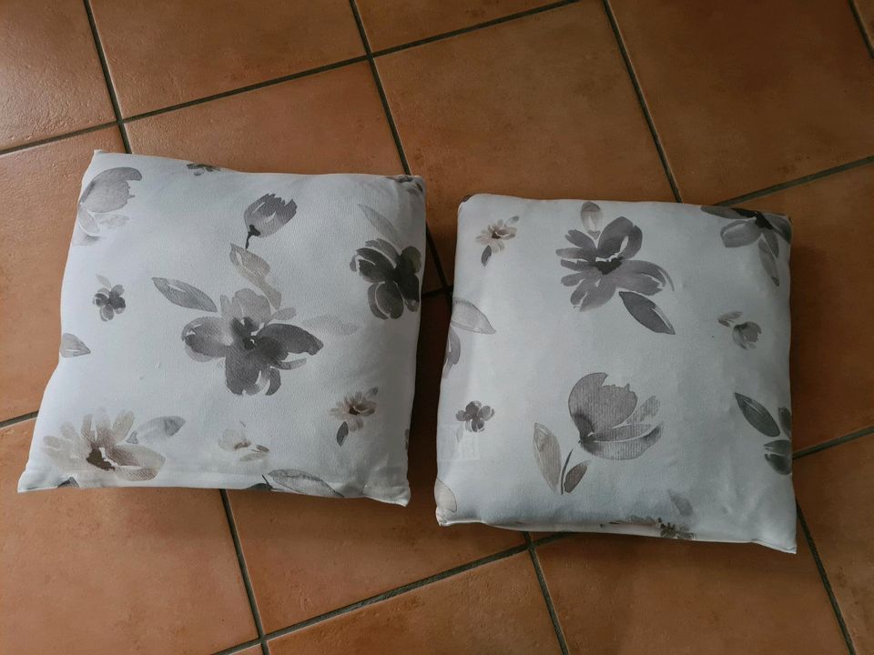 2x Kissen Couchkissen 40x40 Jery Mood QVC Depot weiß grau Blumen in Mömbris