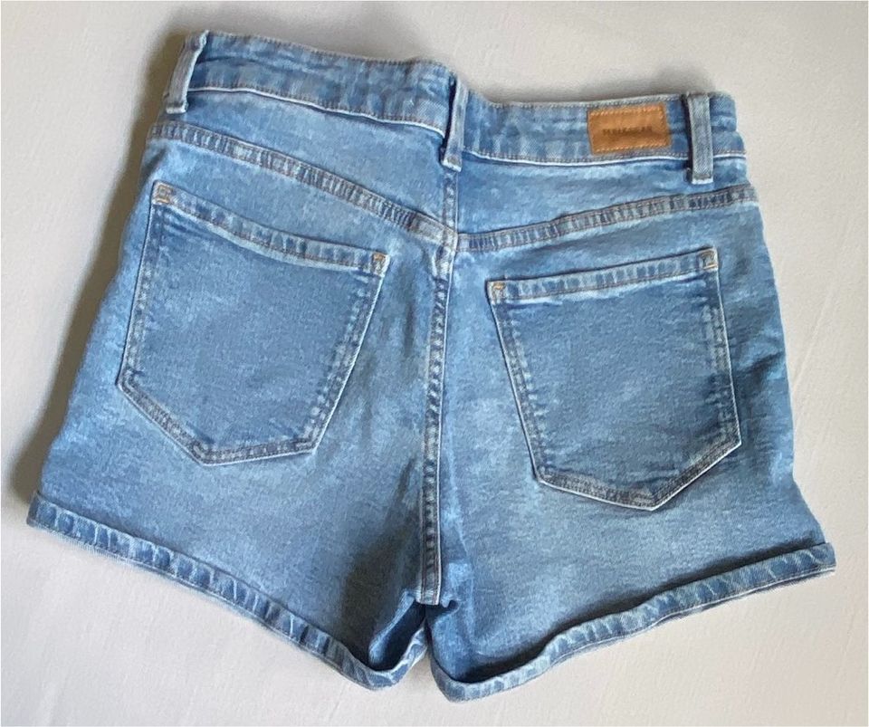 Pull & Bear Shorts Jeans kurze Hose 38 in Buesum