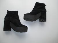 VIC MATIÉ Ankle-Boots Plateau Stiefeletten Nubukleder RV Gr. 39 Berlin - Dahlem Vorschau