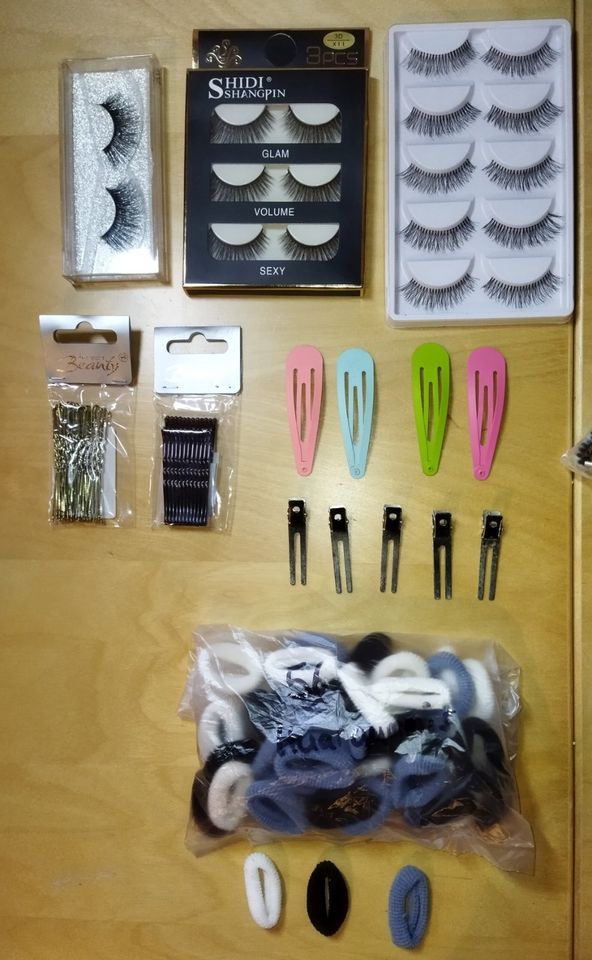 Haarklammer, Fake Wimpern, Haarspange, Haargummis im Set in Langenselbold