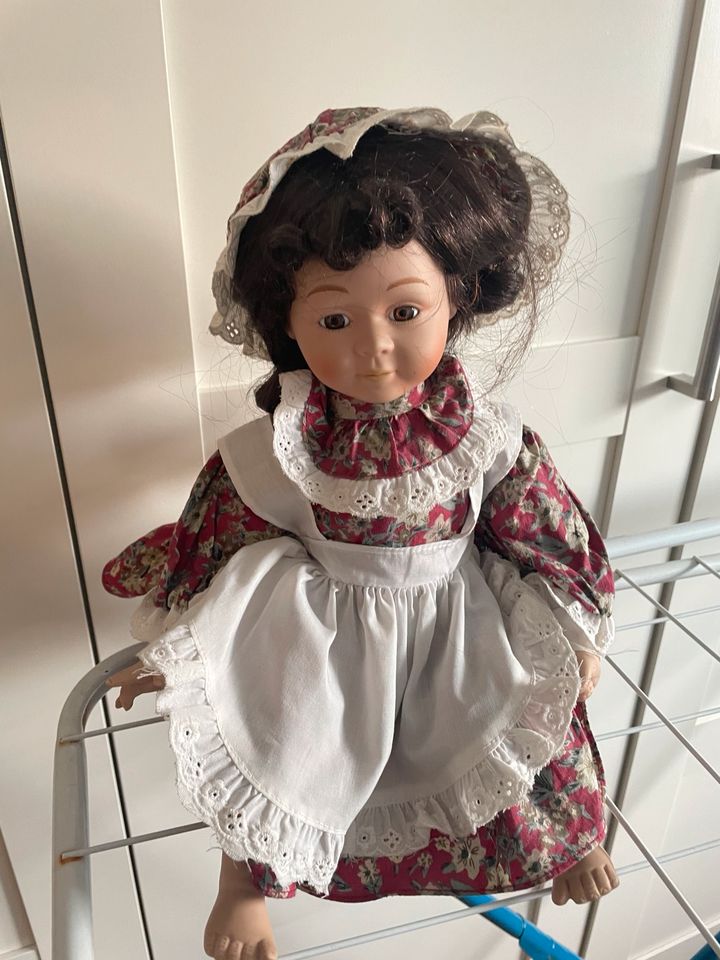 Porzellan Puppe in Köln