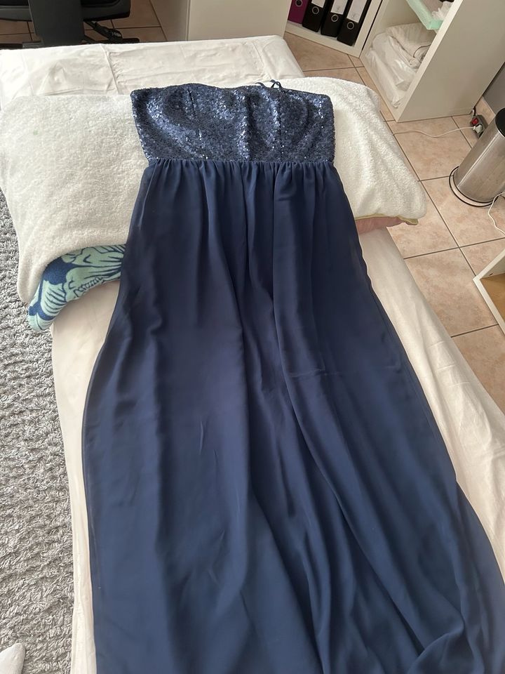 Abendkleid dunkelblau in Erlensee