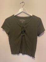 Hollister T-Shirt grün sehr guter Zustand M Schleife Sommer Bayern - Ergersheim Vorschau