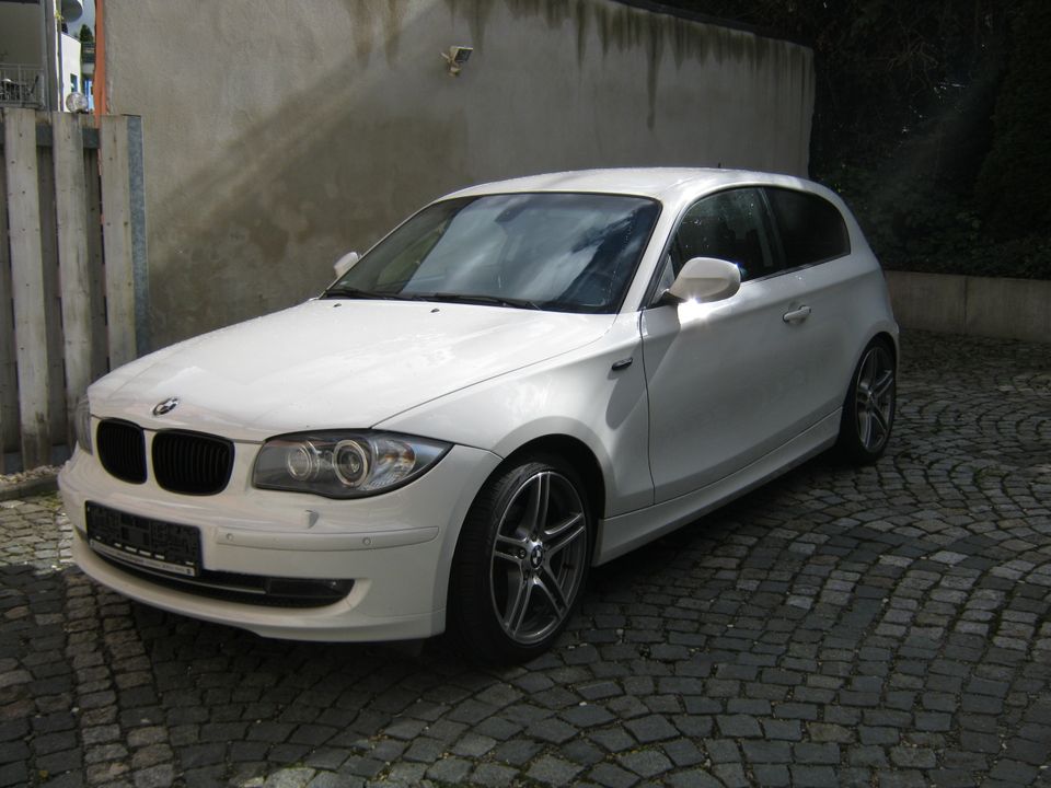 BMW 118d..Automatik,Navi,Klima,PDC,LM-Räder,Sportsitze,Teilleder. in Jößnitz