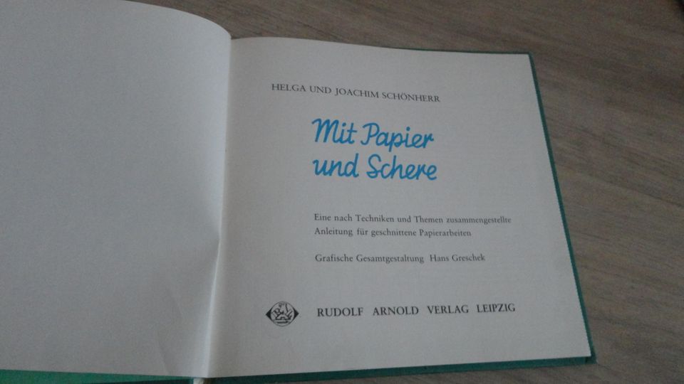 DDR, Basteln m it Papier und Schere in Bischofswerda