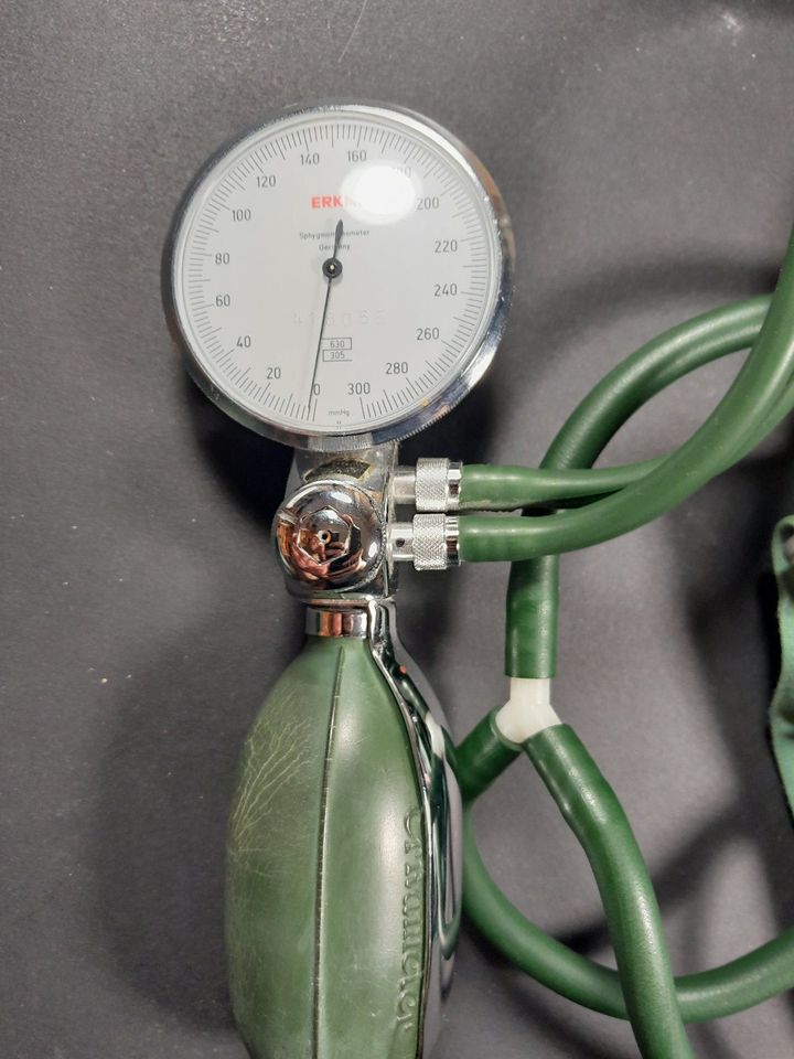 Blutdruckmessgerät ERKA Erkameter Vintage mit Stethoskop in Weißbach