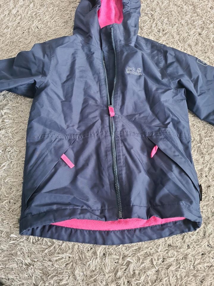 Jack wolfskin Mädchen jacke windjacke regenjacke gr 116 blau pink in Berlin