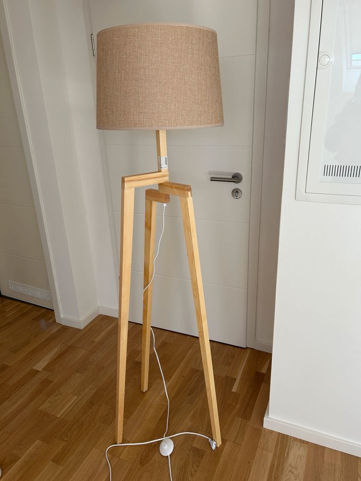 SKLUM Sulaw Stehlampe Lampenschirm Holz Design in Pastetten