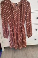 Kleid mit Punkten Gr. 38 Niedersachsen - Friedeburg Vorschau