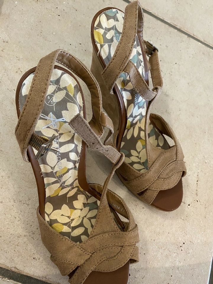 Keilabsatz Sandalen beige 37 wedges Sandaletten in Ratingen