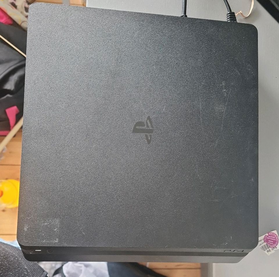 Ps4 slim 500gb in Worms