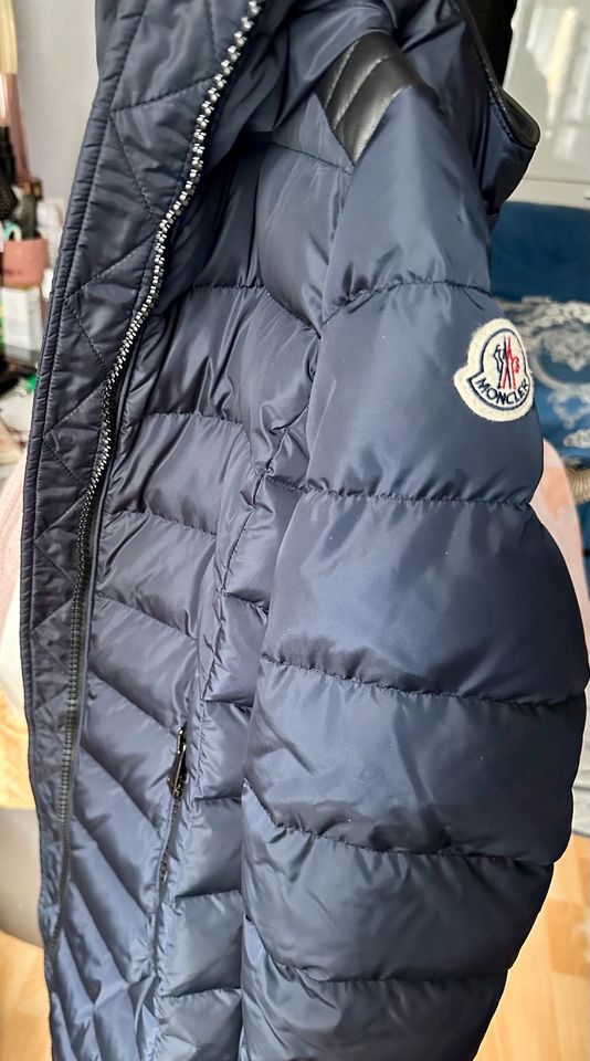 WunderschönOriginal Moncler Damen Jacke mit Rechnung in Dingolfing