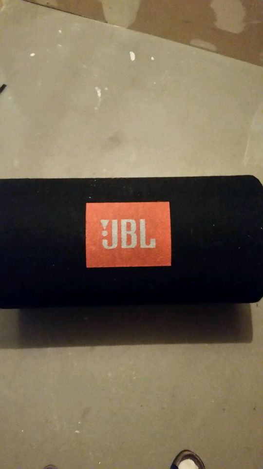 Ich verkaufe eine Bassröhre der Marke von JBL in Kerpen